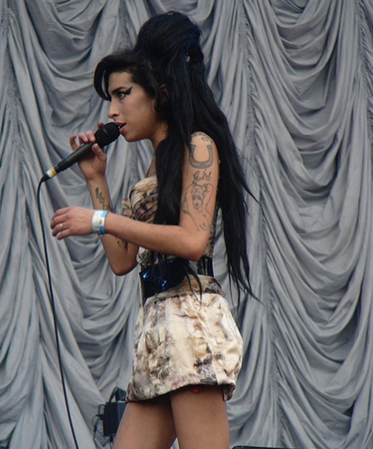 austria63amy's tweet photo. Amy Winehouse ⚘️ https://t.co/mhj1FkjMxz