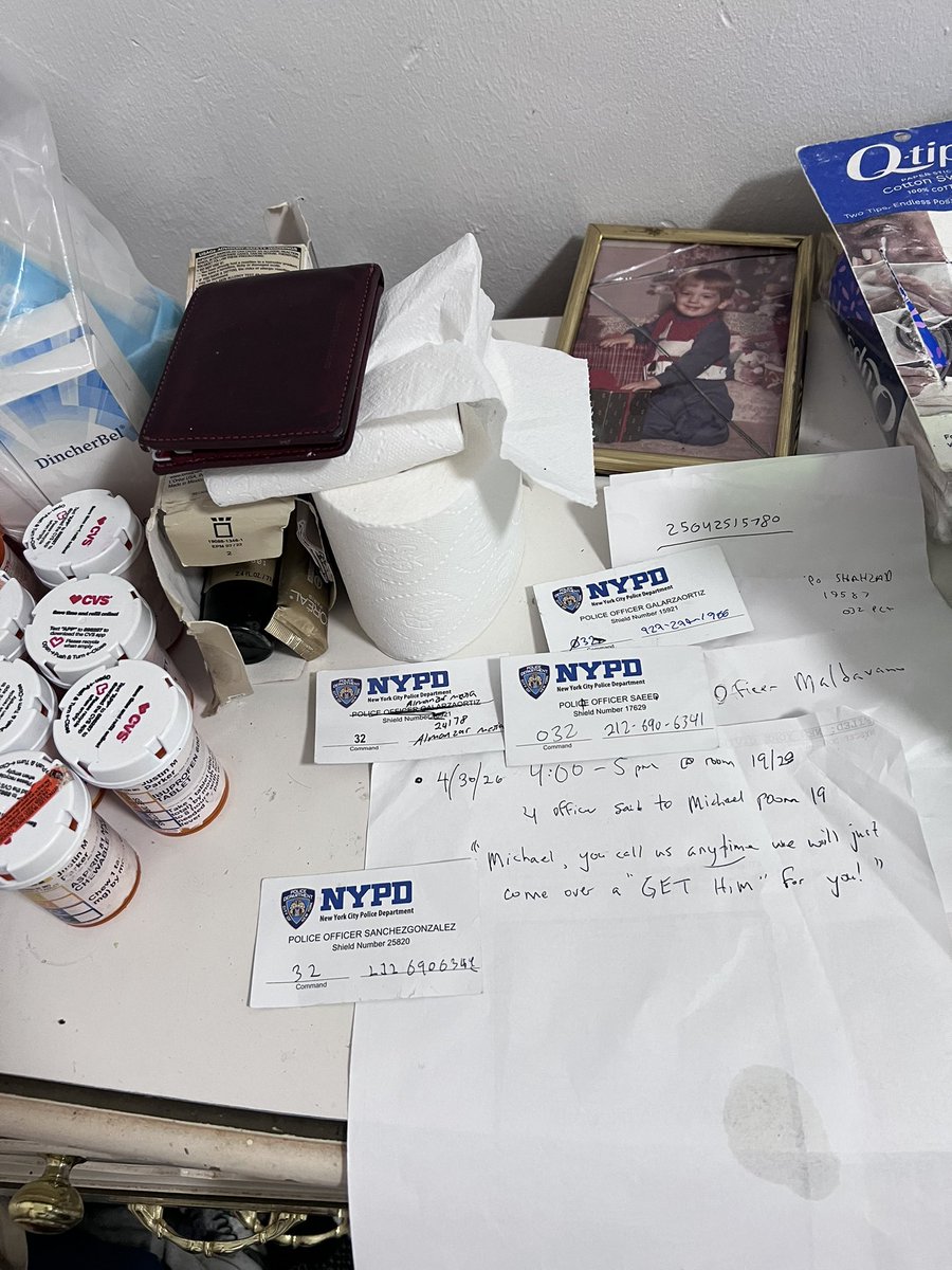 Justwantpriva_'s tweet image. @CCRB_NYC : this was a crime that several officers committed against a US citizen in a @NYCDHS @NYCHRA #sro #mens #homelessshelter.   3 videos that clearly depict the COMPLETE DISREGARD for that man's #constitutionalrights.  i need you to REMOVE THESE MEN FROM @NYPDPC now!