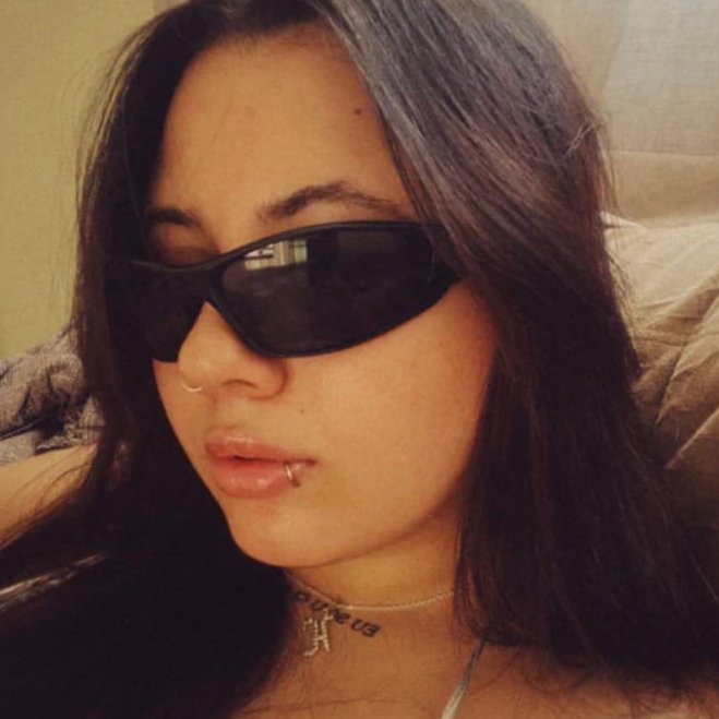 hellenntt's tweet photo. quem ve rosto nao ve bunda https://t.co/UJkpnIIsI0