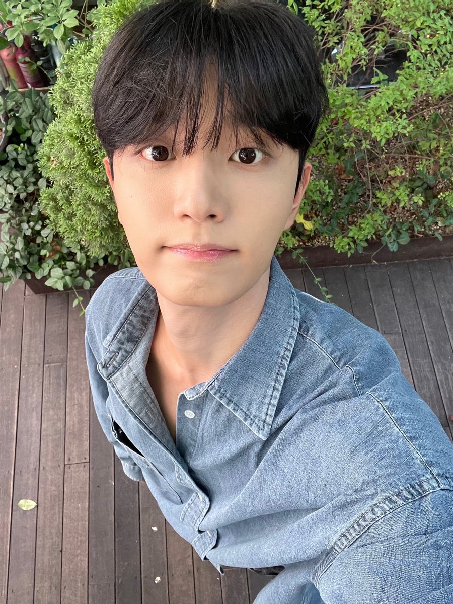 슈 tweet media