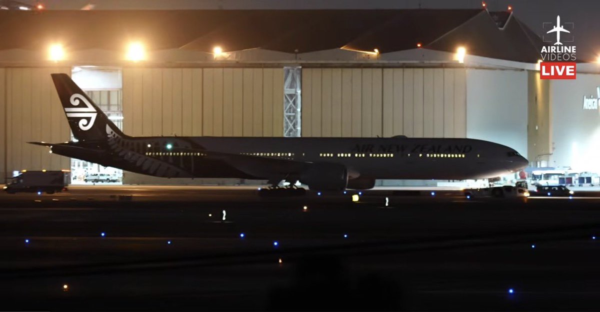 airlinevideos's tweet image. NIGHTHAWK has taken flight! Tune in now for the BEST nighttime LAX plane action! ✈️🌕✨ #aviation #losangeles 

🔴LIVE LOS ANGELES (LAX) AIRPORT ACTION! (May 1st, 2026) youtube.com/live/TOwPwdllo… via @YouTube