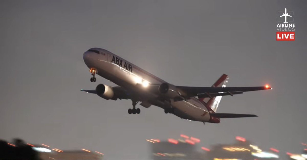 airlinevideos's tweet image. NIGHTHAWK has taken flight! Tune in now for the BEST nighttime LAX plane action! ✈️🌕✨ #aviation #losangeles 

🔴LIVE LOS ANGELES (LAX) AIRPORT ACTION! (May 1st, 2026) youtube.com/live/TOwPwdllo… via @YouTube