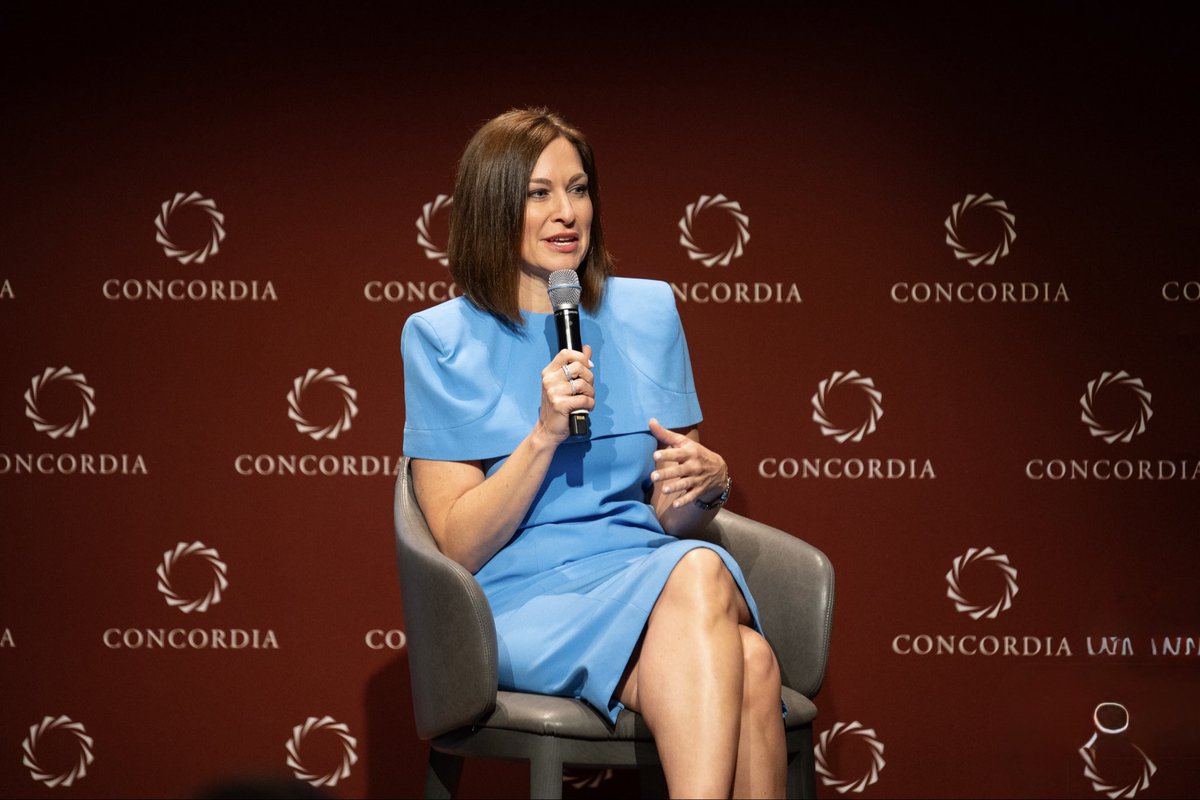 jskytx's tweet photo. Thank you to @ConcordiaSummit for inviting me to discuss the power of partnership and the successful collaboration between the @dallascowboys and @MohMuseum.  #partnership #dallascowboys #nationalmedalofhonormuseum #missiontoinspireamerica https://t.co/6eB5mjkaeL