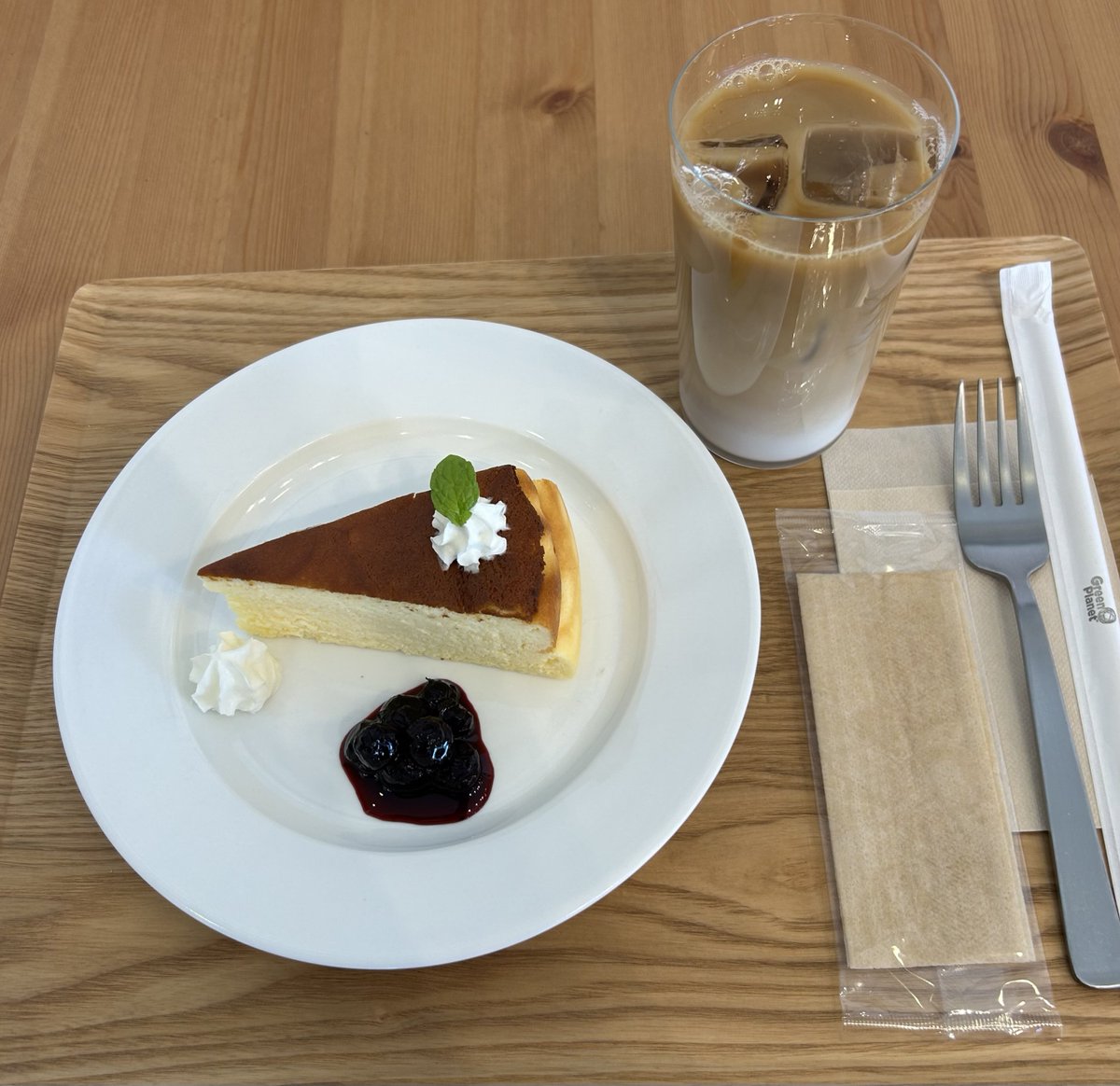 caffe_kofka's tweet photo. こんにちは☕️
カフェコフカです🍰
本日は新しく追加したケーキモーニングセットのご紹介です✨
朝食に甘いものが食べたい!というお声をいただき、ベイクドチーズケーキをモーニングメニューに追加しました😊
お好きなドリンクと一緒に、お得に楽しめます☕️🍰 https://t.co/u58Hj77nJA