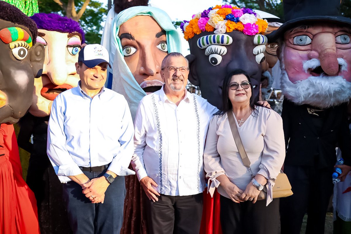 AlejandroA_C's tweet photo. Los niños y las niñas de #Chapala vivieron una gran celebración con el festival Alegre Día del Niño y el Festival Culturas Vivas en la Ribera que contó con la música de ECOS de Poncitlán, Atotonilquillo y San Nicolás. Gracias @CulturaJalisco y @PabloLemusN por impulsar a #Chapala https://t.co/ERZsrtDevy