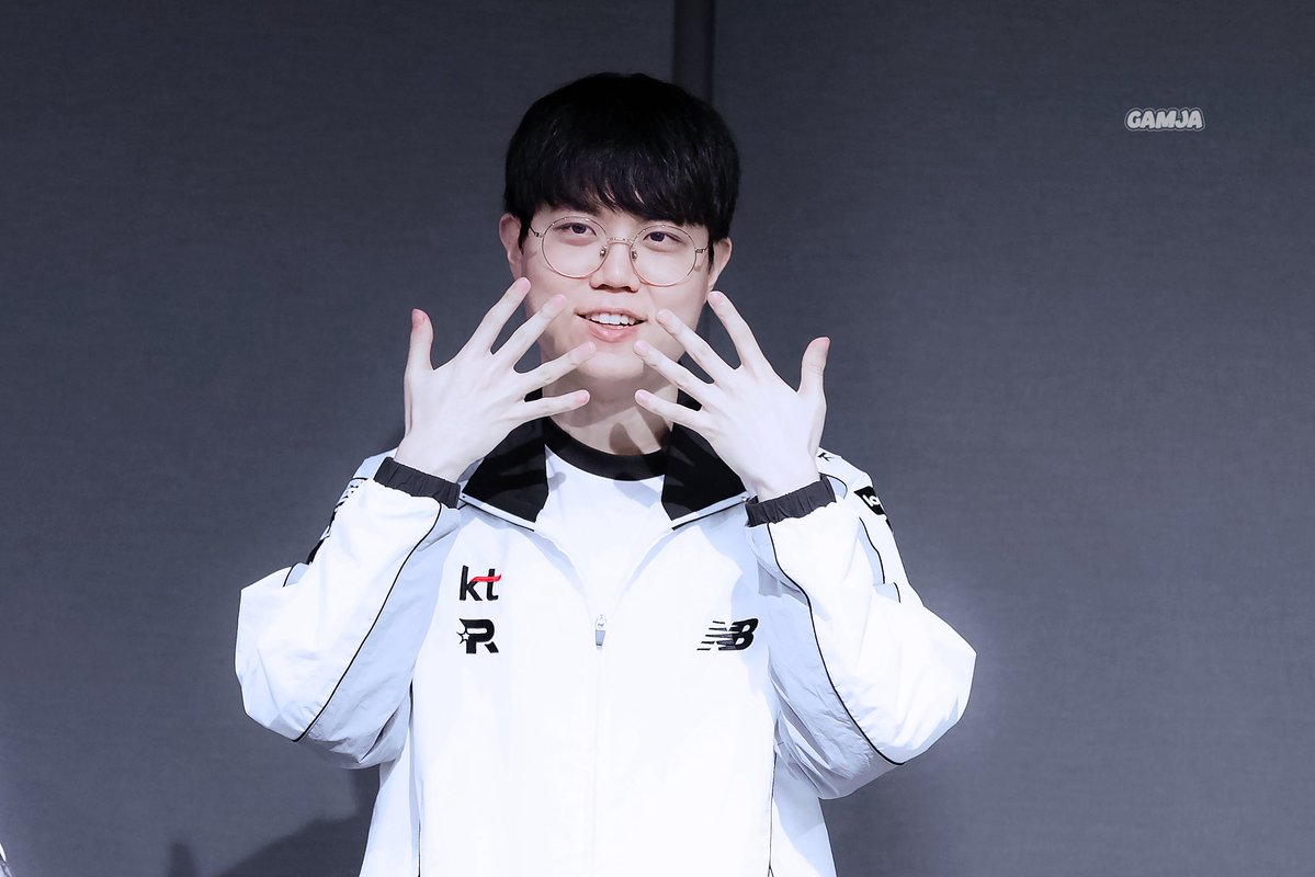 깜자^w^ tweet media
