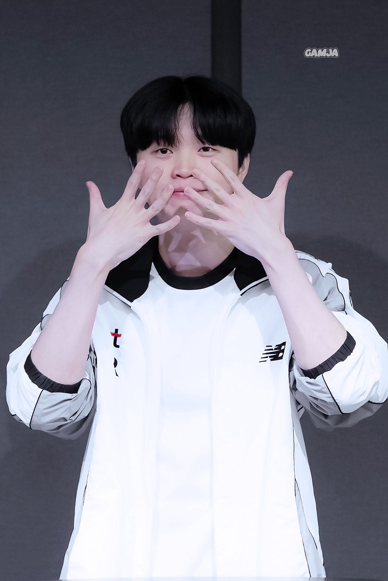 깜자^w^ tweet media