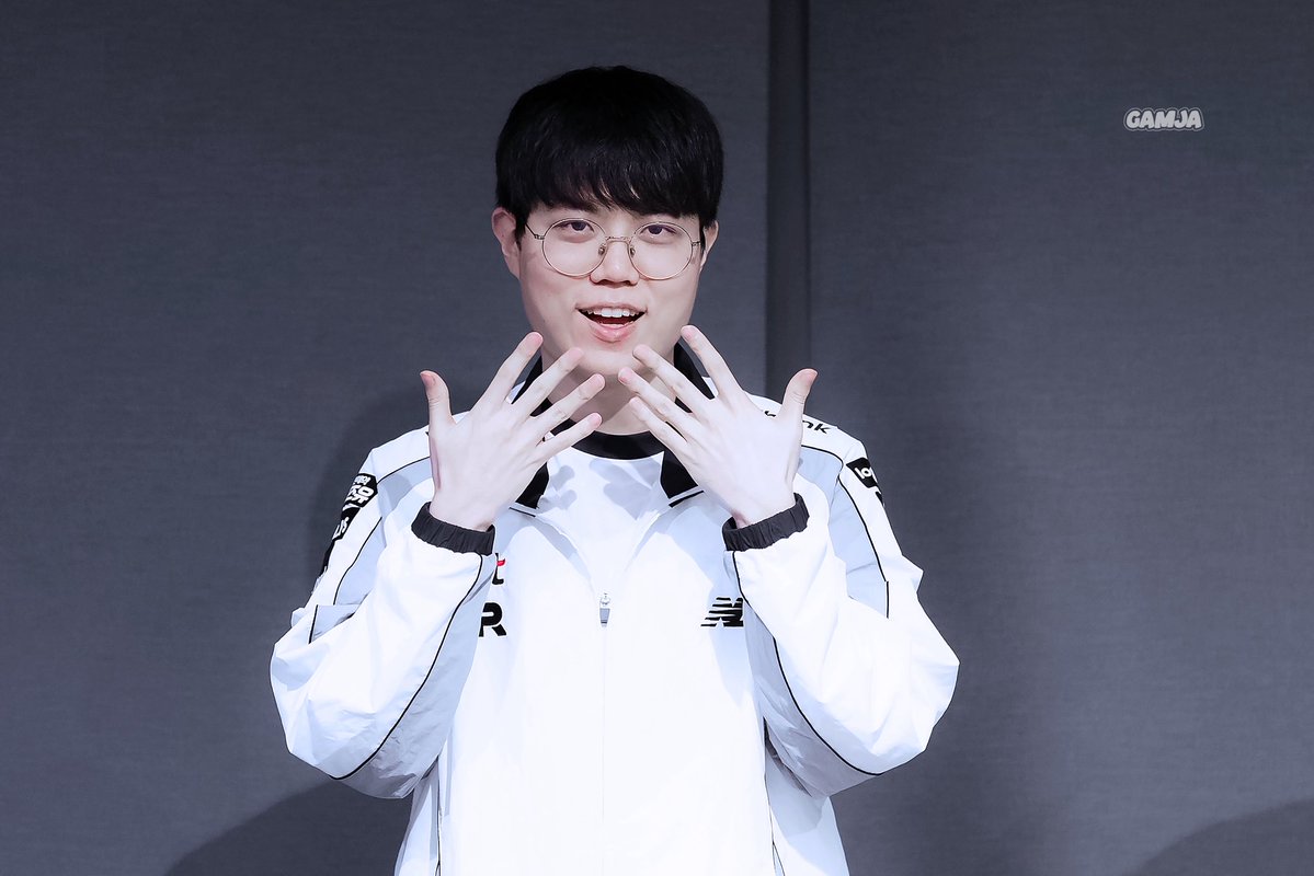 깜자^w^ tweet media