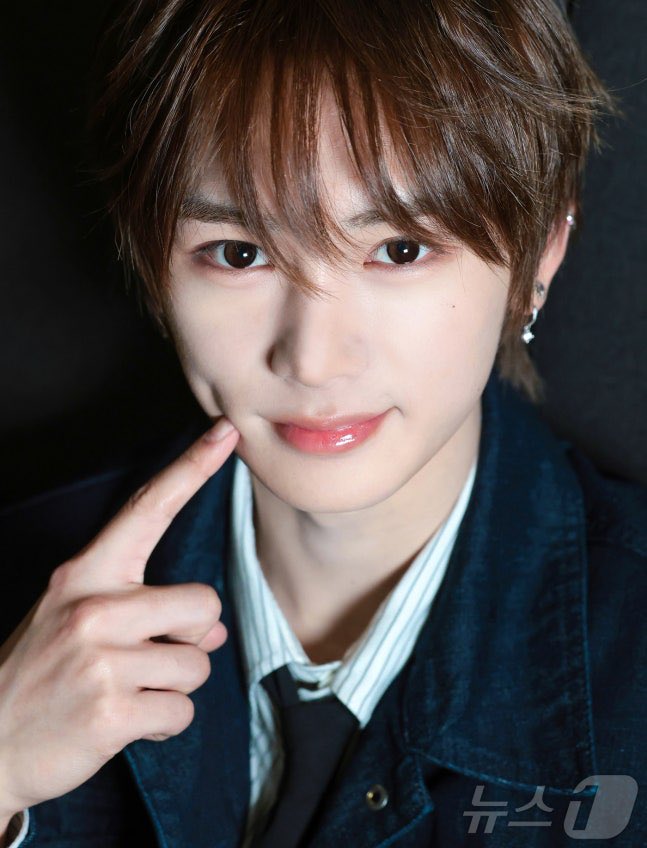 디어 tweet media