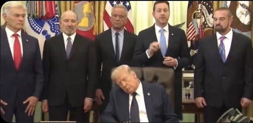 MitchThomas15's tweet image. MIRROR MIRROR on the wall….. who’s the most depraved dipshit #MFer of them all… it’s NOT even a discussion anymore, anywhere on the #Planet @DHSgov @DeptofWar