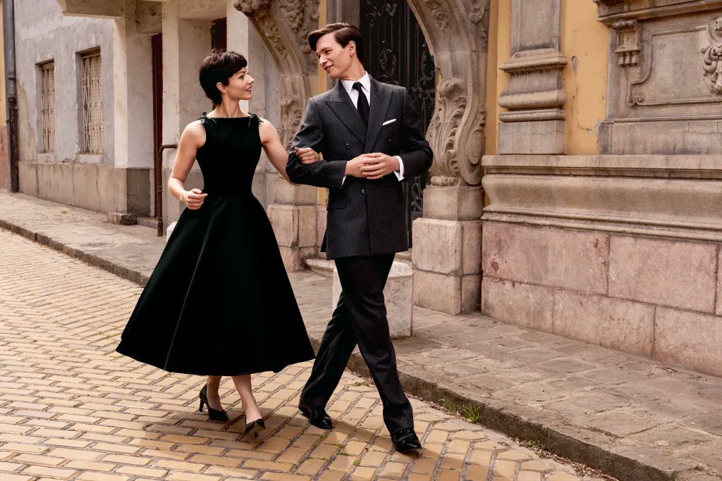 oscarnoyukue's tweet photo. オードリー・ヘプバーンとユベール・ド・ジバンシィの友情を描く「Dinner With Audrey」からファーストルック画像が到着。トーマシン・マッケンジーがオードリー、アンセル・エルゴートがユベール役、ミランダ・リチャードソン、ジュディ・グリア、マイケル・シャノン共演。エイブ・シルヴィア監督。 https://t.co/QebsvOwdR1