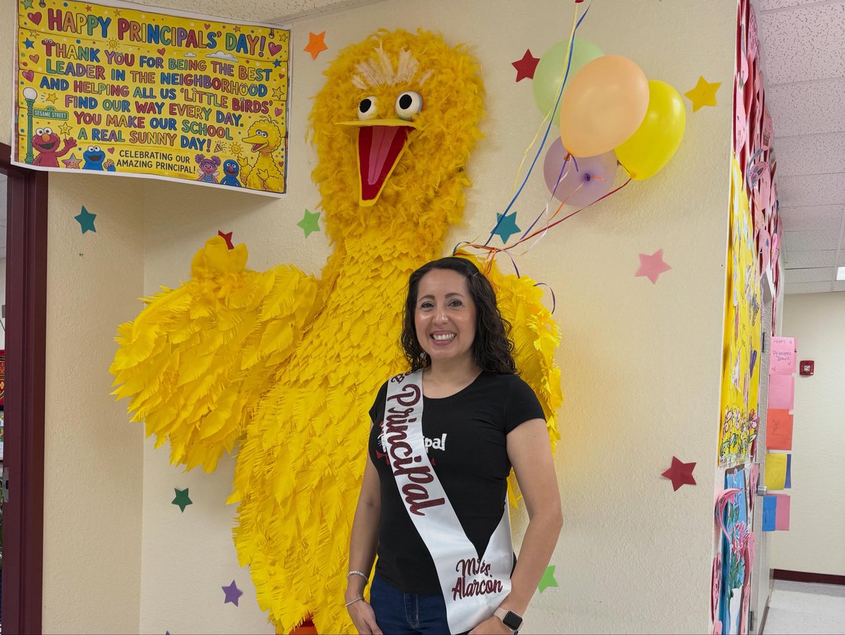 AmyAlarcon23's tweet image. 🙌🏻 Thankful. 🫶🏻 Grateful. 🙏🏻 Blessed.
I definitely work in the greatest neighborhood and I love my @yeswarriors1 “little birds” ! #ProudPrincipal ✨ @YsletaISD