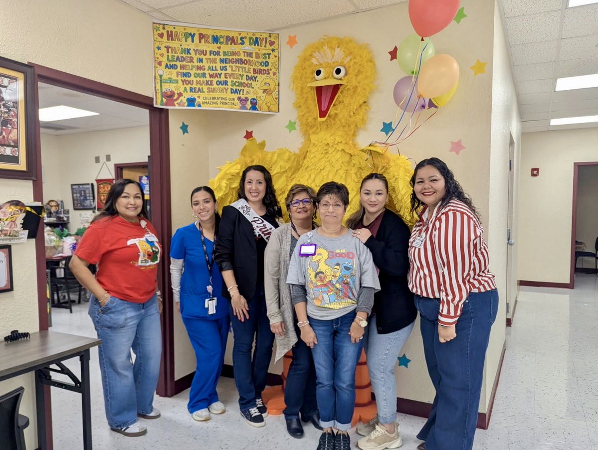 AmyAlarcon23's tweet image. 🙌🏻 Thankful. 🫶🏻 Grateful. 🙏🏻 Blessed.
I definitely work in the greatest neighborhood and I love my @yeswarriors1 “little birds” ! #ProudPrincipal ✨ @YsletaISD