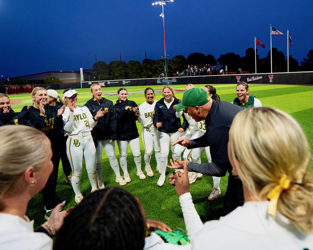 Baylor Softball tweet media