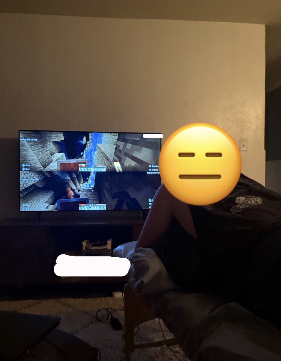 LarrysRash's tweet photo. Roommate whipped out a massage table for “tummy time” while we play Minecraft, is this a shrink or an expand?
#lmk https://t.co/coMfVEOEvp