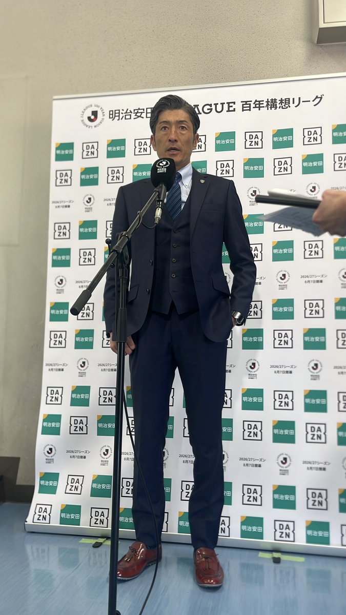 アライバルインタビュー🎤

・今シーズンは安定した結果を出すことができていないので、今日の試合では前節のいい部分を出し続けて勝利に繋げていきたい。

・1対1の勝負や五分五分のボールをどちらが支配するかが試合の流れを握る重要な鍵になる。

#横浜FC
#yokohamafc
#横浜FC相模原