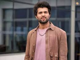 AlwaysBollywood's tweet photo. Confirmed ✅

#KritiSanon and #VijayDeverakonda To Team Up for a bilingual film project 🚨 

The project, to be helmed by Hi Nanna director Shouryuv, is said to be mounted on a grand scale, with technicians from Hollywood expected to be part of the team. As per sources, the film’s pre-production is already underway and Kriti has read the script, is in talks with the team, and is keen to work with Vijay in the bilingual film.

They bring very different temperaments as artistes. If all goes well, it could be a fresh screen pairing,” according to sources.