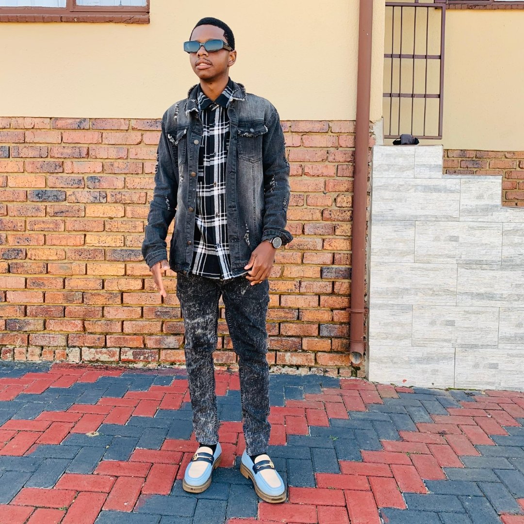 Moeketsi2001's tweet photo. Max@24🔥😜 https://t.co/QOGIPK42FM