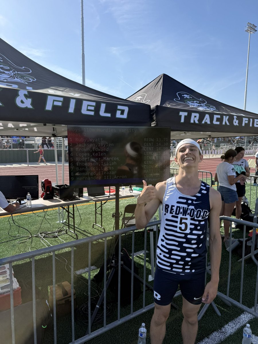 CoachLepp_'s tweet photo. #2 current 110 hurdler in the state of California Wyatt Ruby running for @Redwood_TF goes 13.71 today wind legal! Wyatt gets ready for the post season now 👏 #110hurdles #trackandfield @milesplit @FloTrack @PrepCalTrack https://t.co/J9BILemVL7