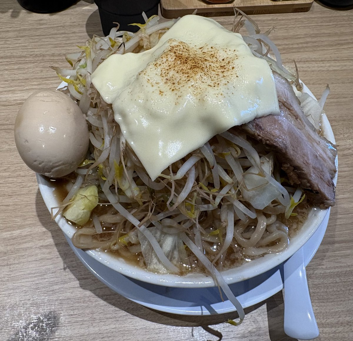 MBH625's tweet photo. 昨日は、久しぶりに息子と休みが被って2人で遊べて嬉しかった

晩飯は仕事帰りの息子の彼女も合流して聖地へ
これもまた楽しかった

そして明日は東京でライブ
このバンドでは東京は初めてなんで楽しみ

ただ、一昨日に久しぶりに腰やっちゃったんで、ちょい不安

でもライブは関係無くブチかます https://t.co/gKvAozB0sU