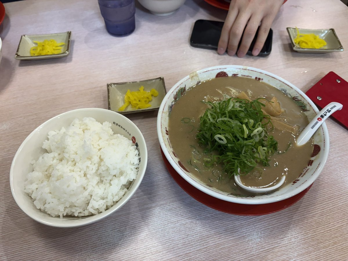 MBH625's tweet photo. 昨日は、久しぶりに息子と休みが被って2人で遊べて嬉しかった

晩飯は仕事帰りの息子の彼女も合流して聖地へ
これもまた楽しかった

そして明日は東京でライブ
このバンドでは東京は初めてなんで楽しみ

ただ、一昨日に久しぶりに腰やっちゃったんで、ちょい不安

でもライブは関係無くブチかます https://t.co/gKvAozB0sU