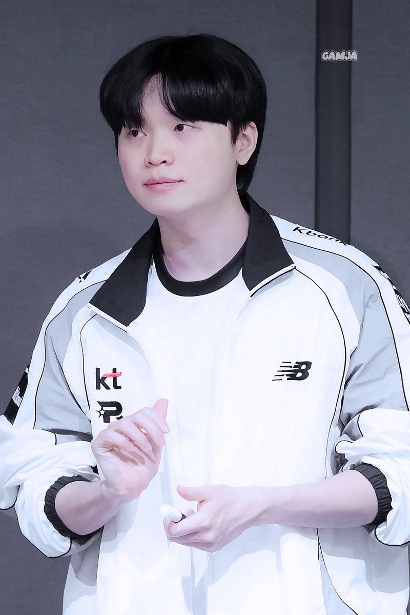 깜자^w^ tweet media