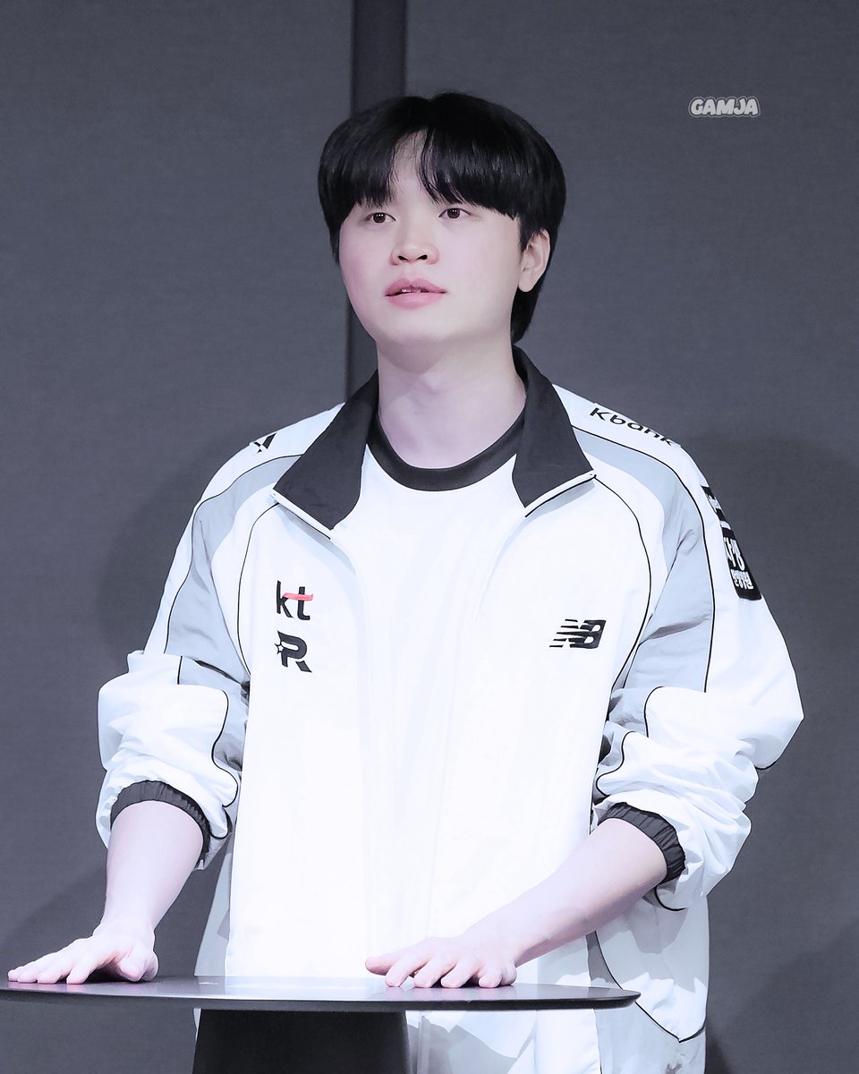 깜자^w^ tweet media