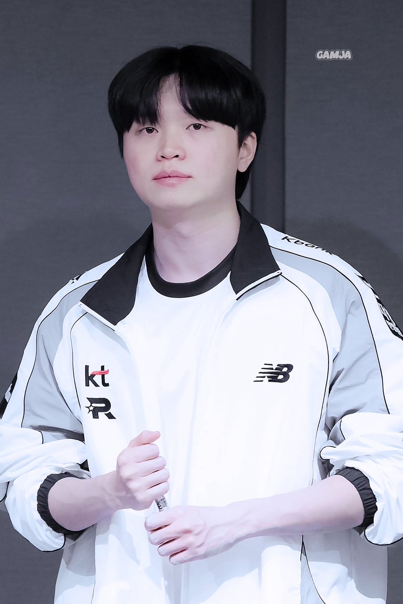 깜자^w^ tweet media