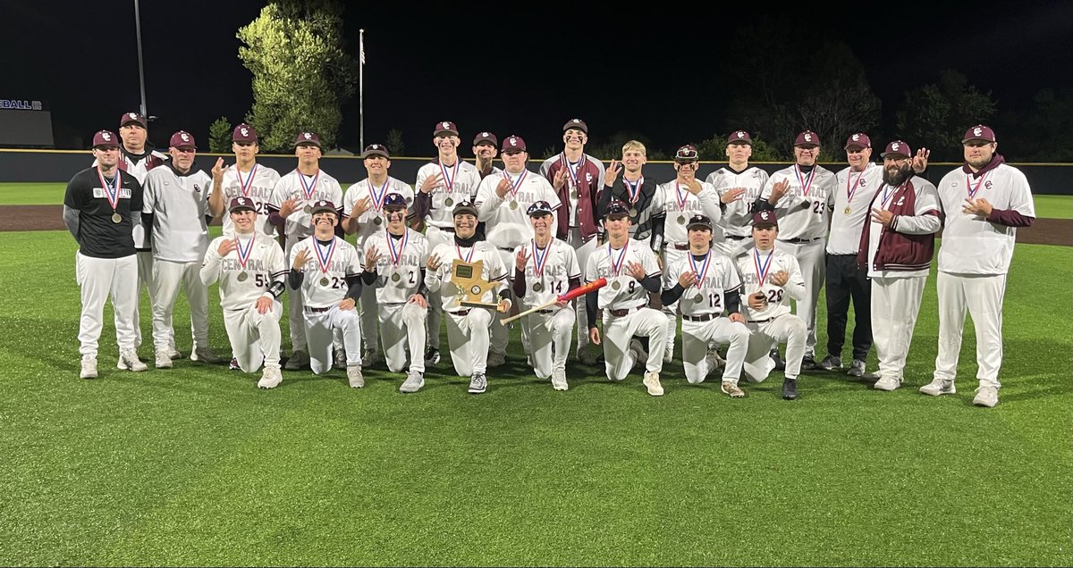 WhgCCAthletics's tweet photo. 🚨 OVAC Title Alert 🚨 
It’s a Knights 3 peat in OVAC ⚾️. 
Took down Barnesville, 8-0
Matt Criniti was MVP w 3 hits, RBI &amp; a run. 
Zayne Rosnick drove in 3. Brady Ernest &amp; Kade Koroneos each had a RBI. Ernest threw out runner at home
Steven Brodegard went 6 strong for the win https://t.co/8hLTRzvNak