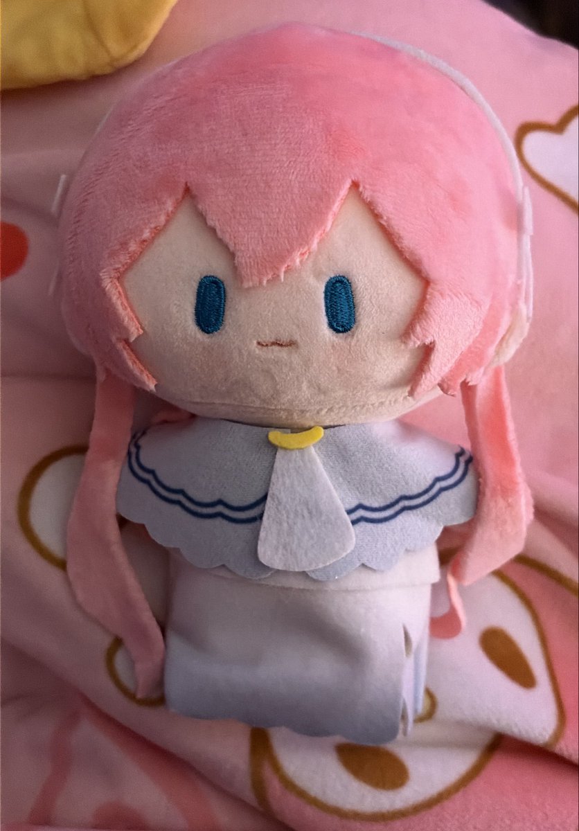 HER STAR HAT IS DETACHABLE??!??! STOPPPP THIS IS SO FUCKING CUTE