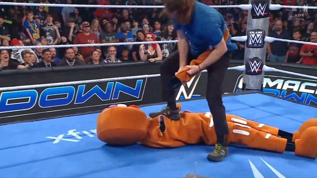 PanaiSunad97219's tweet image. 😭 TRICK WILLIAMS INTERRUPTED WHEN SAMI ZAYN AND PUT X SIGN ON FOR THE DUMMY 💥 | SMACKDOWN 2026 MAY 01 🔥

#SmackDown #FridayNightSmackDown #WWE
