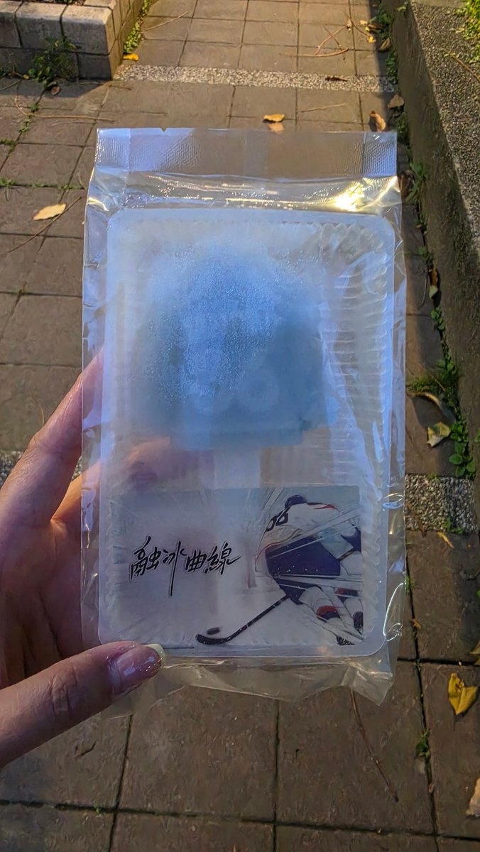 wangpeiyu0922's tweet image. 台北融冰曲線快閃店！！！
能夠預約到真是太好了，希望之後都可以有預約制
線上已經買了不少東西，本來以為不會再買太多
結果還是拿到了三張滿額🤣🤣🤣
冰棒是檸檬蘇打口味的
可惜磁鐵沒有抽到隱藏版的珍奶，之後再找機會去抽抽看
好感謝老師特地畫了珍奶跟101，愛老師🫶🏻

#MeltingPoint
