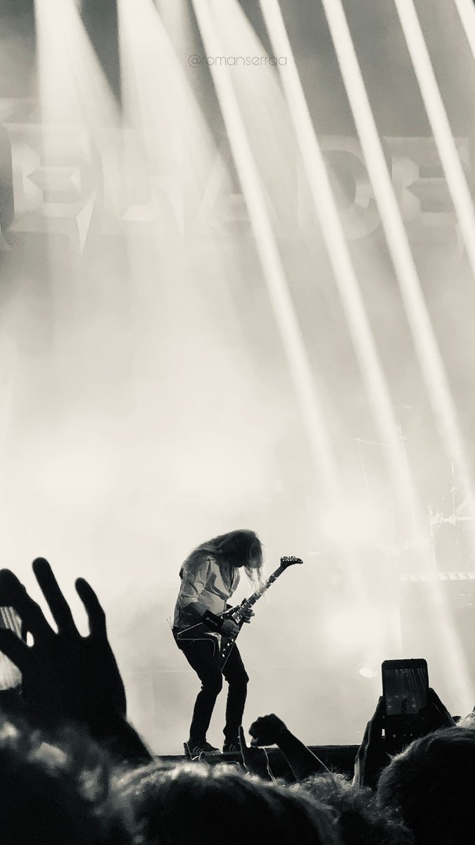 RomanAlexis19's tweet photo. La mejor foto que pude sacar ayer para Megadeth, estoy enamorado del momento que capture (porque si) https://t.co/hXD2vz1wgW