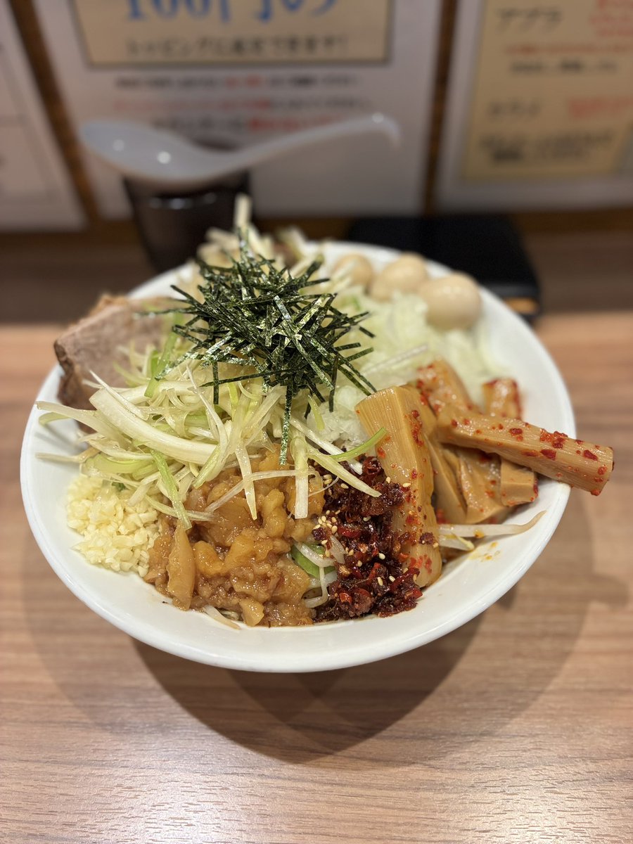 イソえもん tweet media