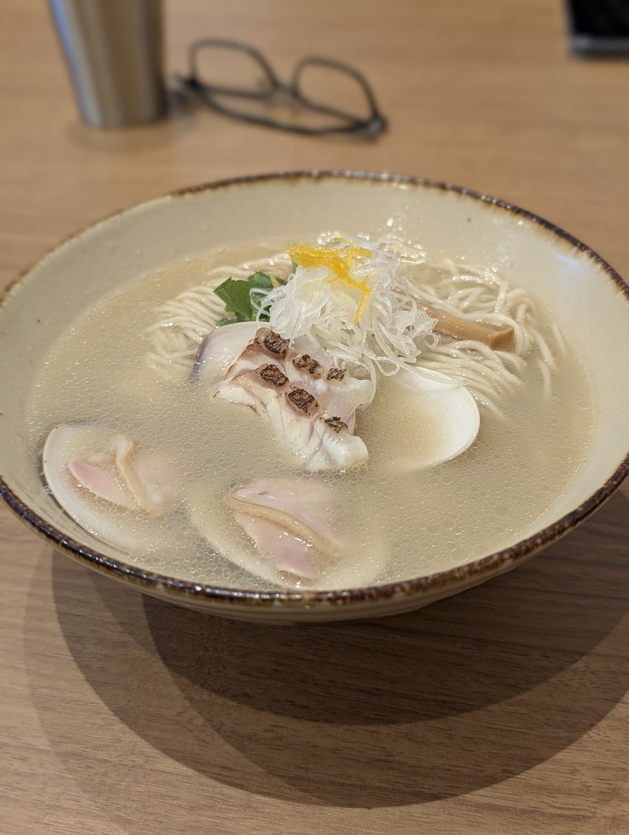 麺ふたり🔰 w/🍶🦊🎋
鯛とハマグリの塩らーめん

鯛とハマグリ出汁が口の中いっぱいに広がる極上の一杯✨️
師匠のお店も行きたかったけど今回はタイミング合わず断念🙂‍↕️