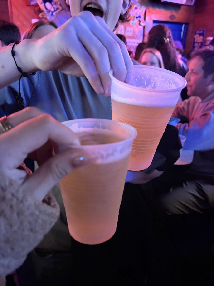 olive3358's tweet image. Finger beer for my handsome boyfriends new job and my #graduation