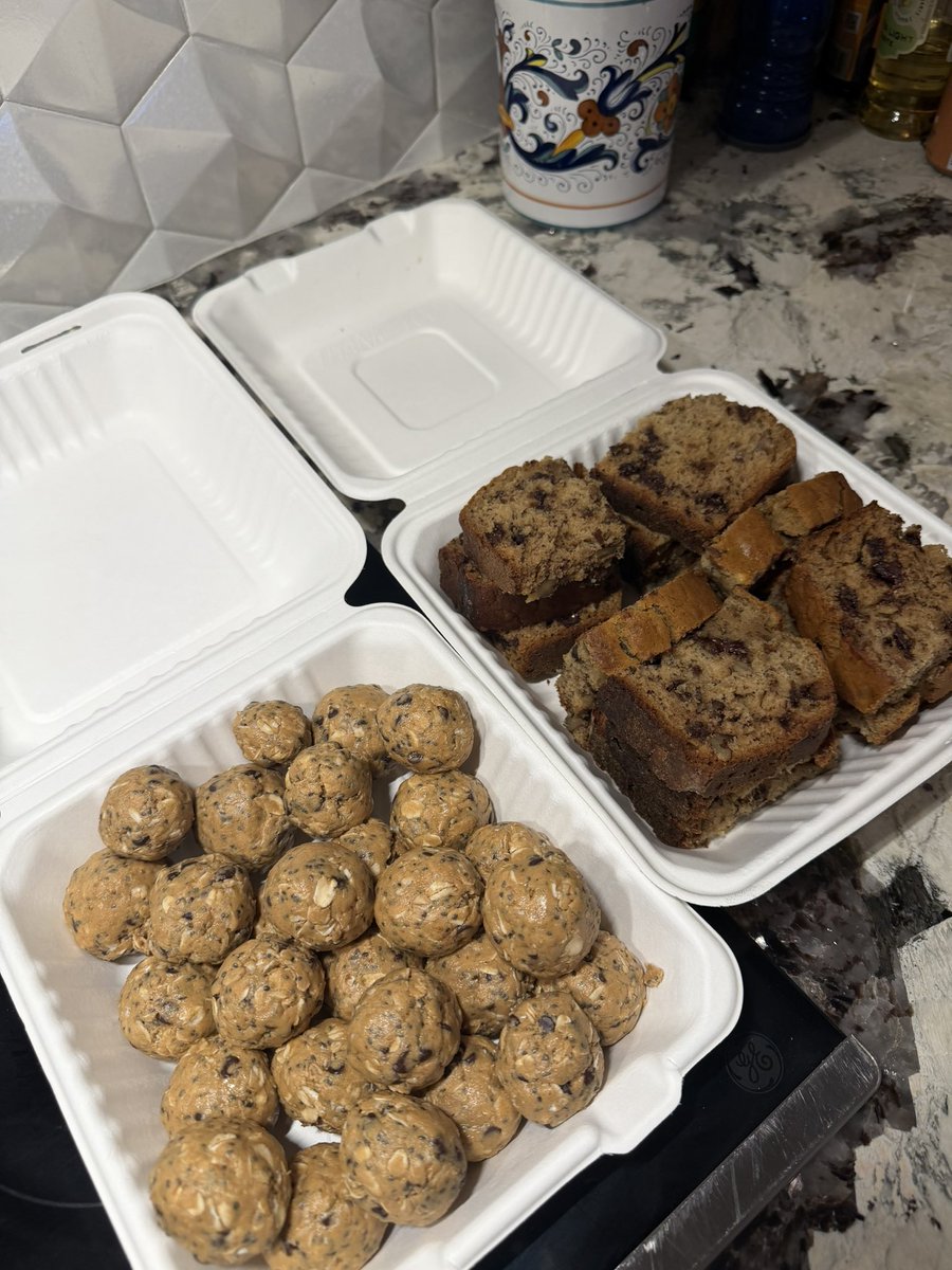 Jody_Jackson's tweet photo. Playoff snacks ready. @CDSAztecSoftbal  learned from some great 🥎 moms @stephmtztam @amritchhart #saraB 
GO AZTECS https://t.co/x3MJC4MPUI
