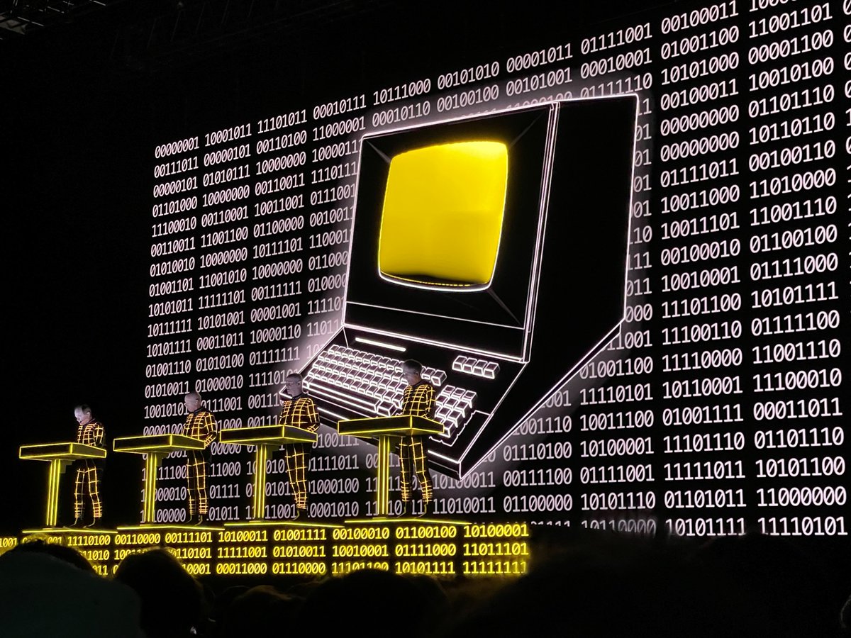 DoubleOM4's tweet photo. 昨日、いつもの3人で ＃KRAFTWERK・MULTIMEDIA・TOUR・2026 に参戦‼️
これはもう真価×進化×深化‼️
難しいだろうが、ニューアルバムを期待したくなる👍
5/2以降初めて観る人もいるのでネタバレ❌だが、日本公演ならではの涙もののサプライズがあるぞー😭
＃Kraftwerk ＃KRAFTWERK
＃クラフトワーク https://t.co/yAV5CHcnFU