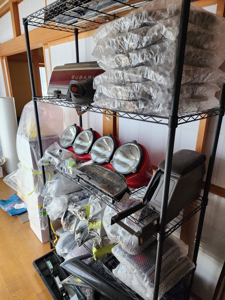 ちょっぴりラック使って片付けたけど、まだまだ部屋と倉庫が散らかっ