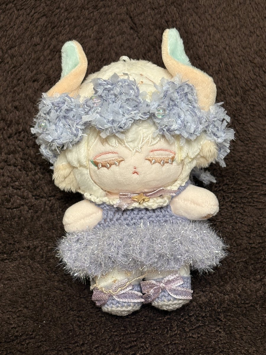 AMAIAJIさん（<a href="/shrimplanet9/">あまい味🍤6/20ぬいcosフリマ</a> ）のニットワンピースをお迎えしました！
お靴も髪飾りもついていてキラキラふわふわでとても可愛い💕
らにこちゃんが着るとアイドルだしミュールちゃんが着ると妖精さんな可愛いワンピースです✨✨