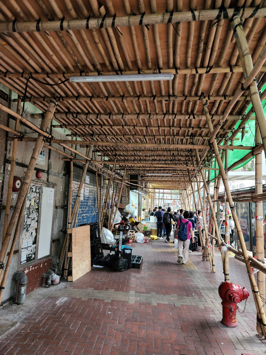 荃湾 Tsuen Wan。
なんでここでバスを降りてしまったんだろう。と、少々後悔した。が、正しかったのかもしれない。
香港 April 2026
#HongKong旅歩き
