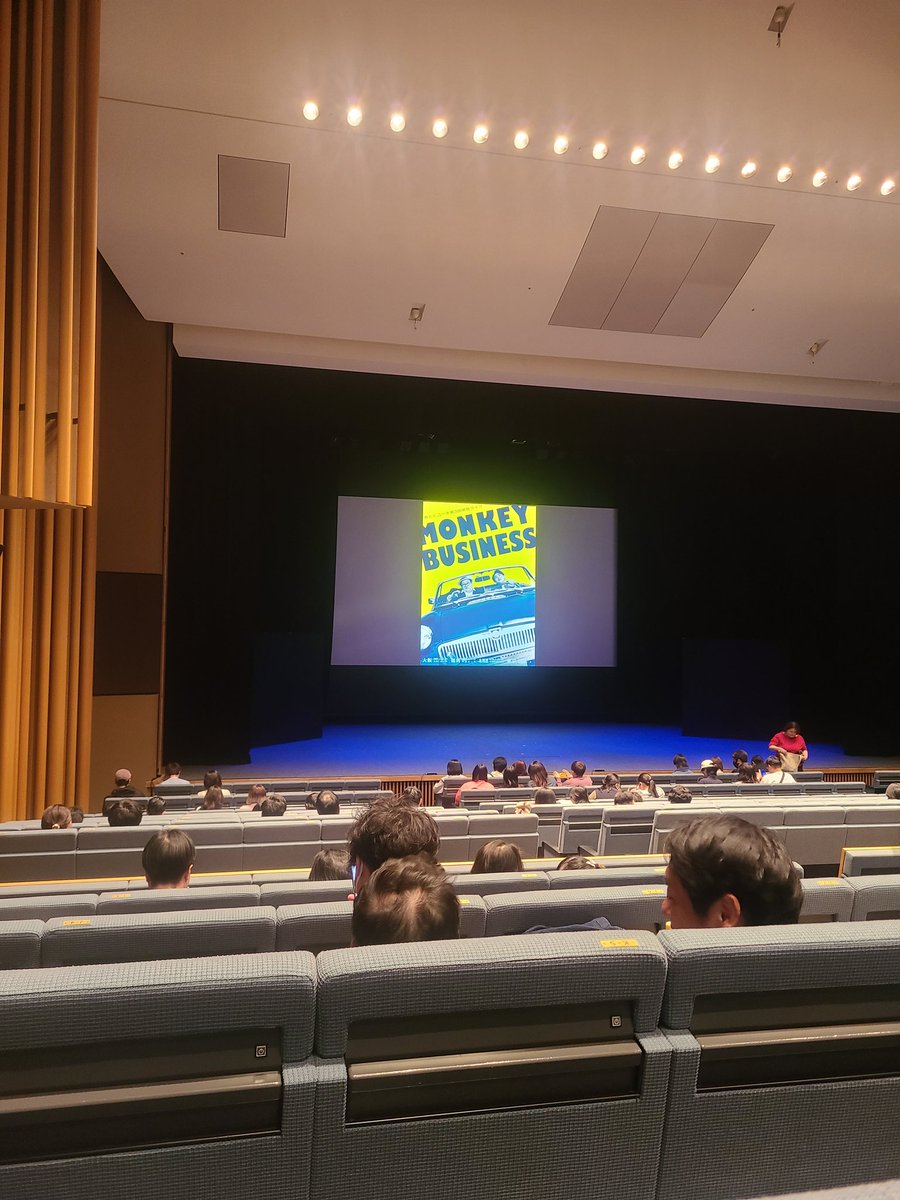 daisukemanga30's tweet image. 春とヒコーキの単独ライブに来ました、東京駅はほぼ初めて降りたかもだけど、ビルビルビル、、東京はすごいね。たぶん10時30分ぴったりにエレベーターに乗った時一緒に乗ってたの、ぐんぴぃさんだったような気がしたんだよなー、気のせいかなー　#春とヒコーキ　#monkeybusiness　#単独ライブ