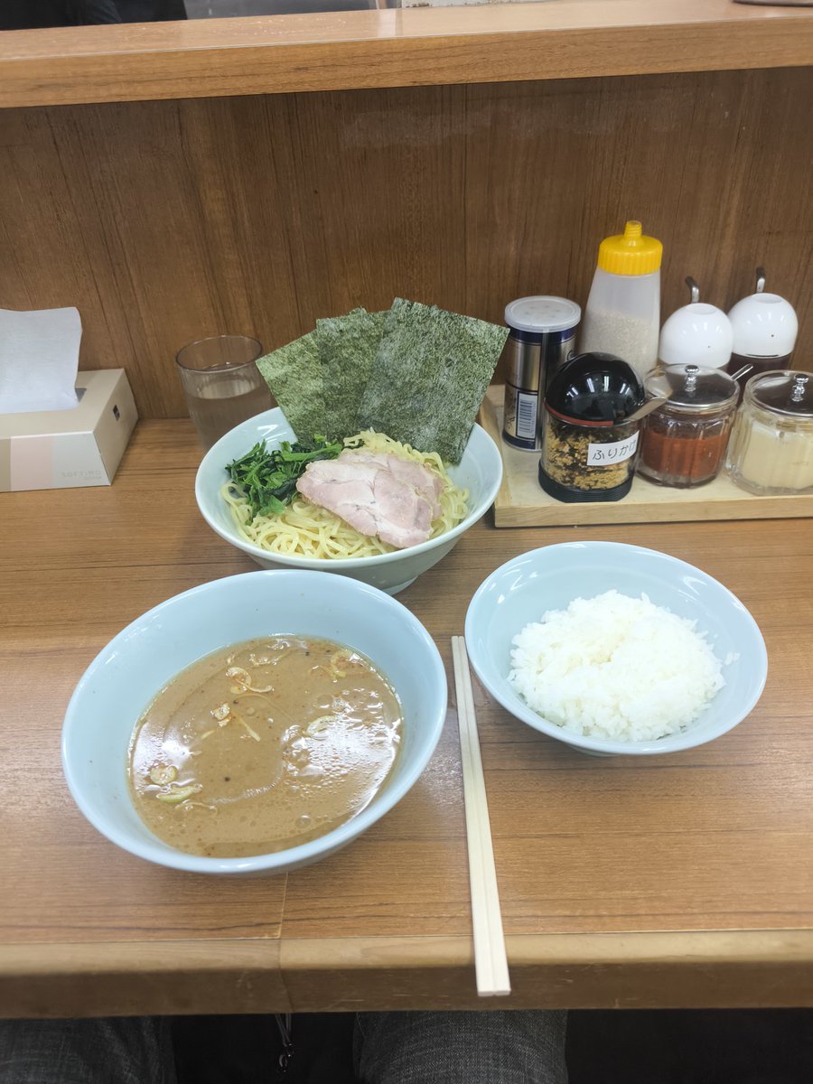 torion075's tweet photo. 今日は北千住の武蔵家 北千住東口店へつけ麺大盛を酒井製麺の麺にマイルドな家系スープが良く絡み最高に美味しかったです。 https://t.co/WwQXiVym2R