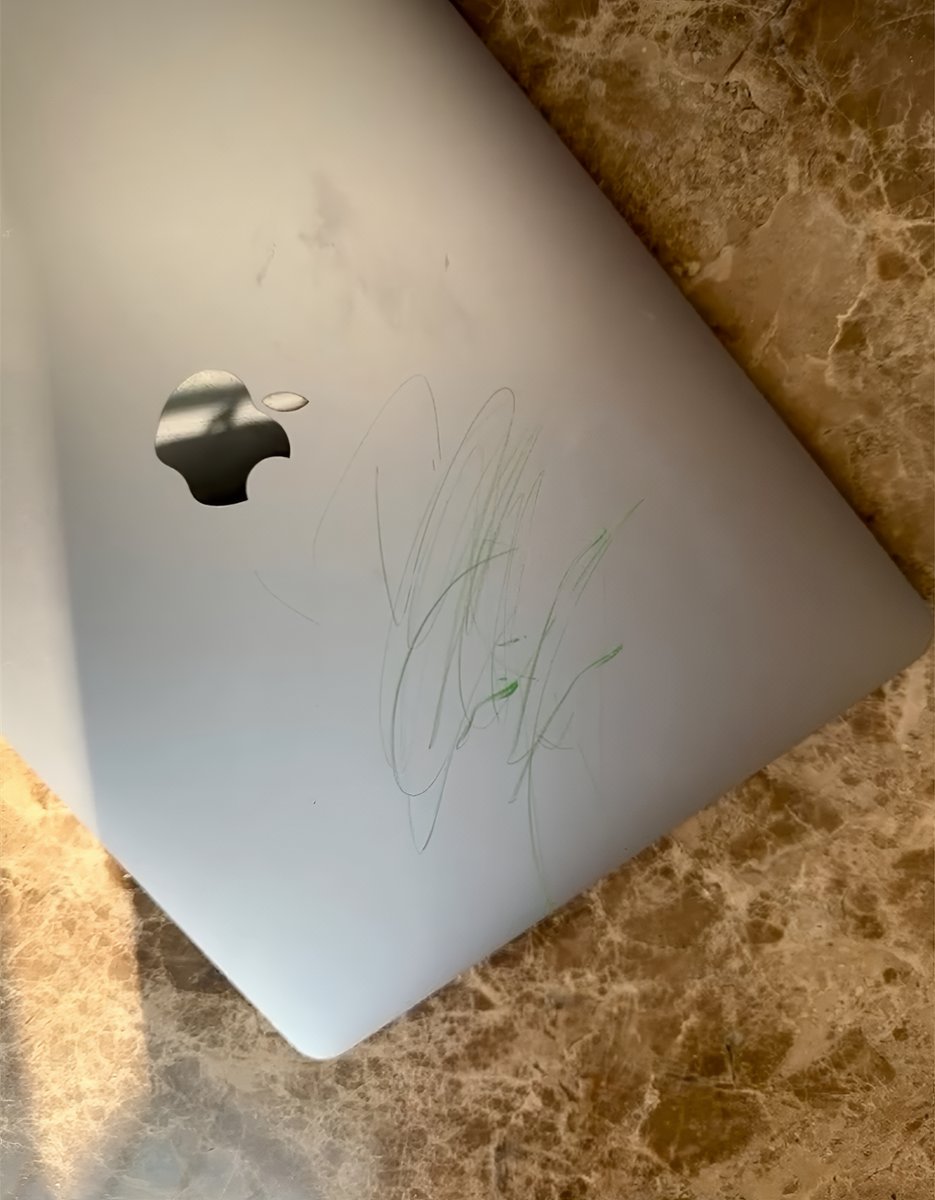 LiZhen34D's tweet image. 呢個星期忙到癲咗…
最慘係隻百厭星😱畫花咗部 Macbook😭
不過無論點都好，終於來到週末放鬆吓啦😘
#Weekend #AreYouReady #WeekendIsHere #TimeToRelax
#百厭仔 #週末 #放鬆
#港女 #hkgirl #人妻 #少婦 #靚媽媽 #自拍 #白滑 #露出 #分享 #誘惑 #sexy #性感