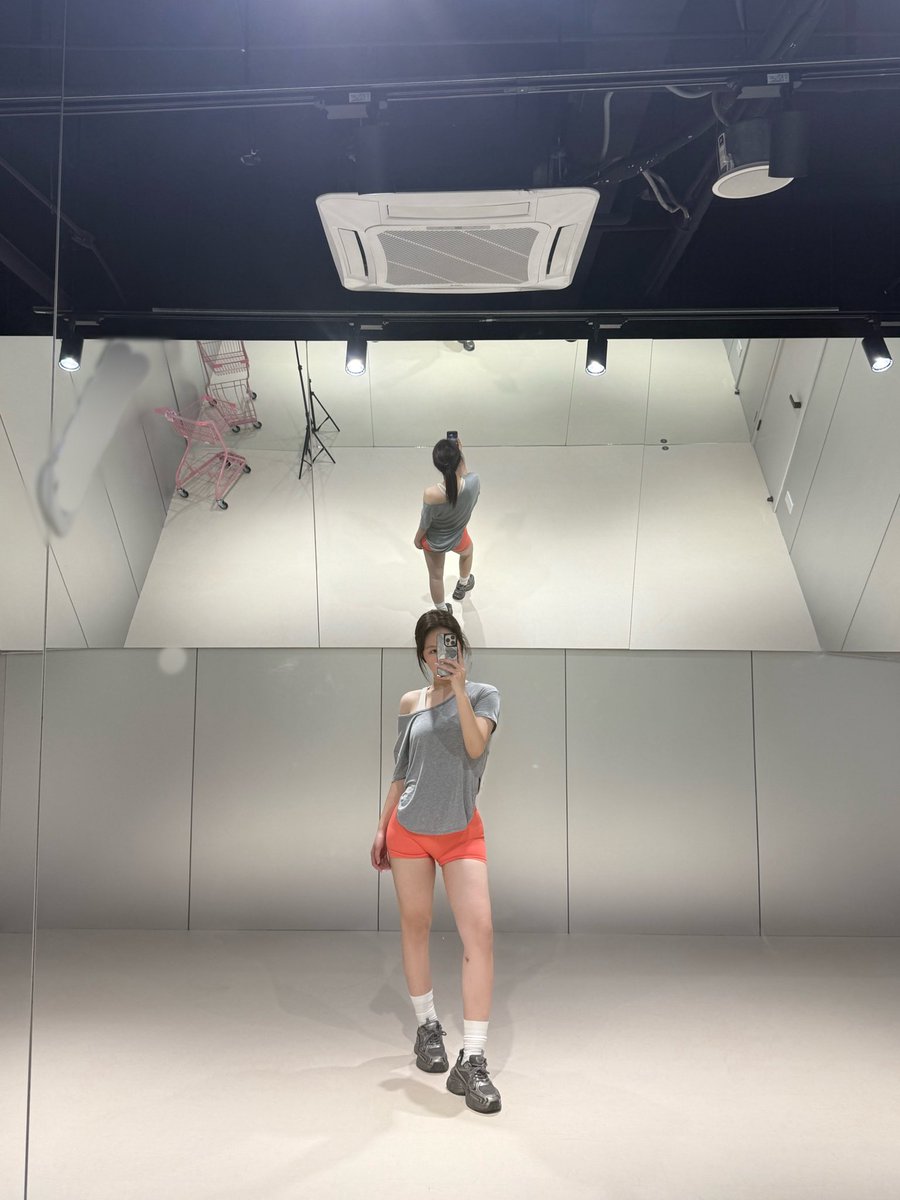 一朵风中摇曳的小学生 tweet media