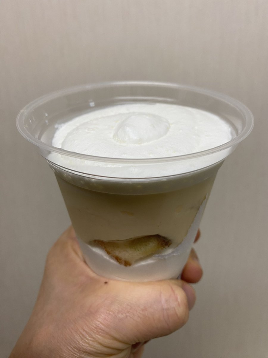 icemantorao's tweet image. #cupcake
I purchased this Cup cake 
This had lots of whipped cream on top and bottom
It contained custard mousse and sponge cake inside
I was very satisfied with both the taste and the size
I would definitely like to eat this again