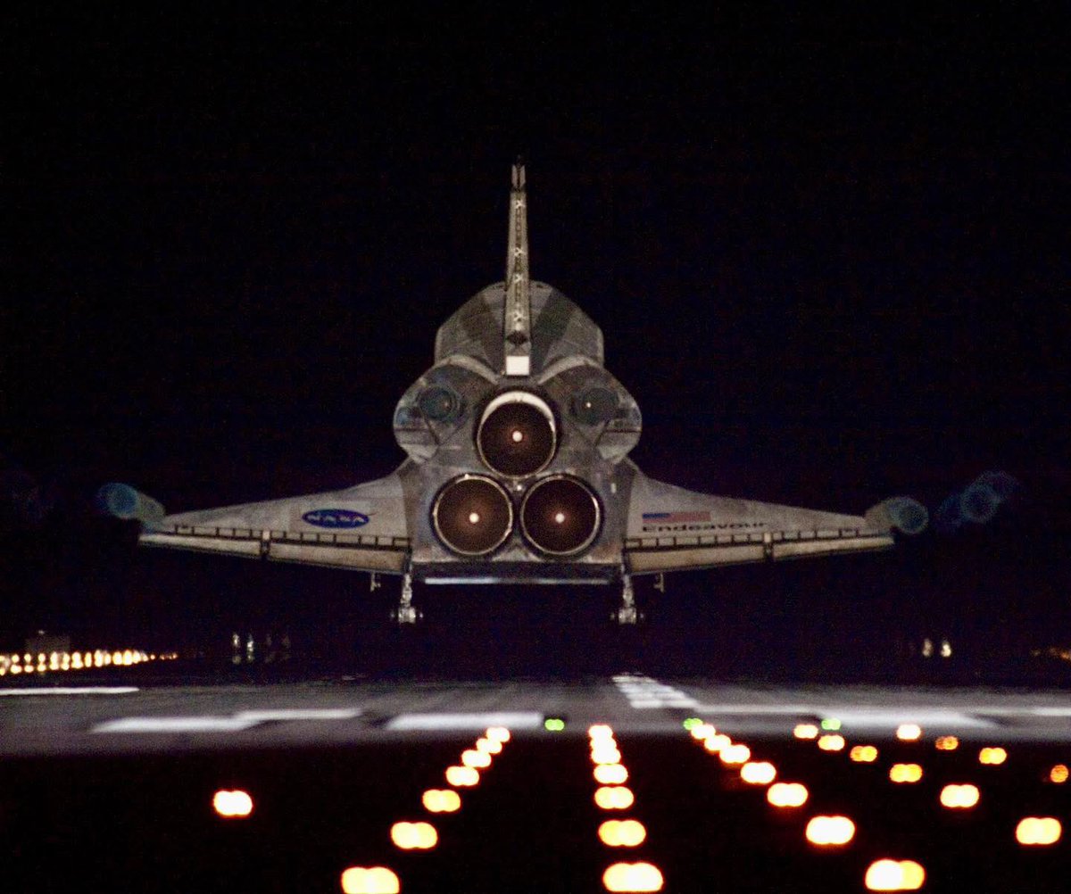 Boneyardsafari's tweet image. Orbiter Endeavour OV-105 landing for the final time on the Shuttle Landing Facility's Runway 15 at KSC, marking the 25th night landing of NASA's Space Shuttle Program in 2011. #spaceshuttle #nasa #boneyardsafari #aviationsafari