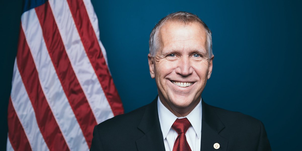ThuanGlobal's tweet photo. U.S. Senate negotiators agreed on new stablecoin yield rules in the CLARITY Act: 

- rewards that resemble bank interest would be banned,
- while rewards tied to real activity like trading or staking would still be allowed, with details pending

The push comes from banks warning that yield-bearing stablecoins could trigger mass deposit outflows, and reports suggest Coinbase is already aligned with the direction.