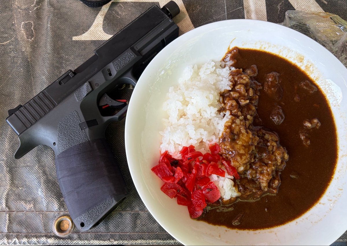 サバゲ来たら飯時はサバゲフィールドかキッチンカーにおカネを落とすべし👍

歴史の深みを感じるビーフカレーライス🍛安定うまぁぁん🤤