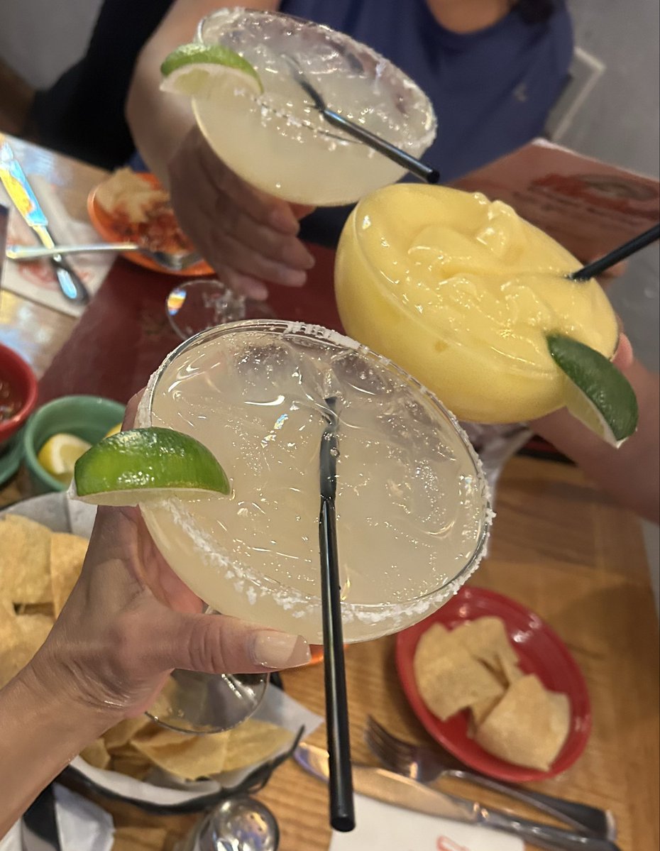 tEquiLa bAbEs 🥃 tweet media